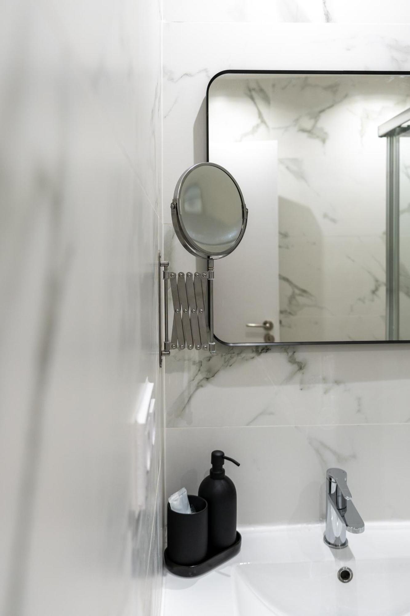 Apartment Rola Art Work Ii By Da'home